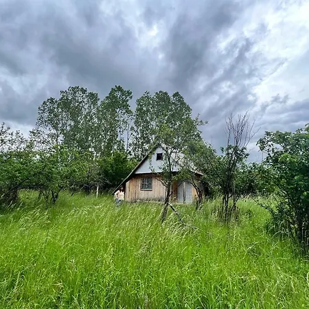بيت للعطل Shelter With 1 And 1 Attic - No Electricity, No Water, With Outhouse Kazanlŭk